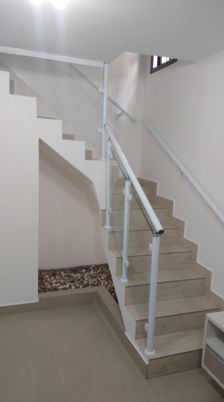 Corrimão de Escada de Alumínio e Vidro Preço Brás - Corrimão de Escada em Vidro Temperado