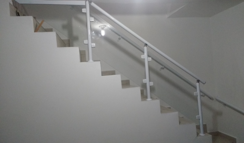 Corrimão de Escada de Vidro Centro - Corrimão de Vidro para Escada Branca