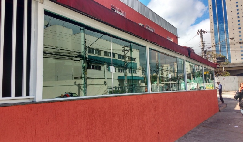 Instalação de Fechamento de Sacada em Vidro Temperado Brás - Fechamento de Sacadas com Vidro Retrátil